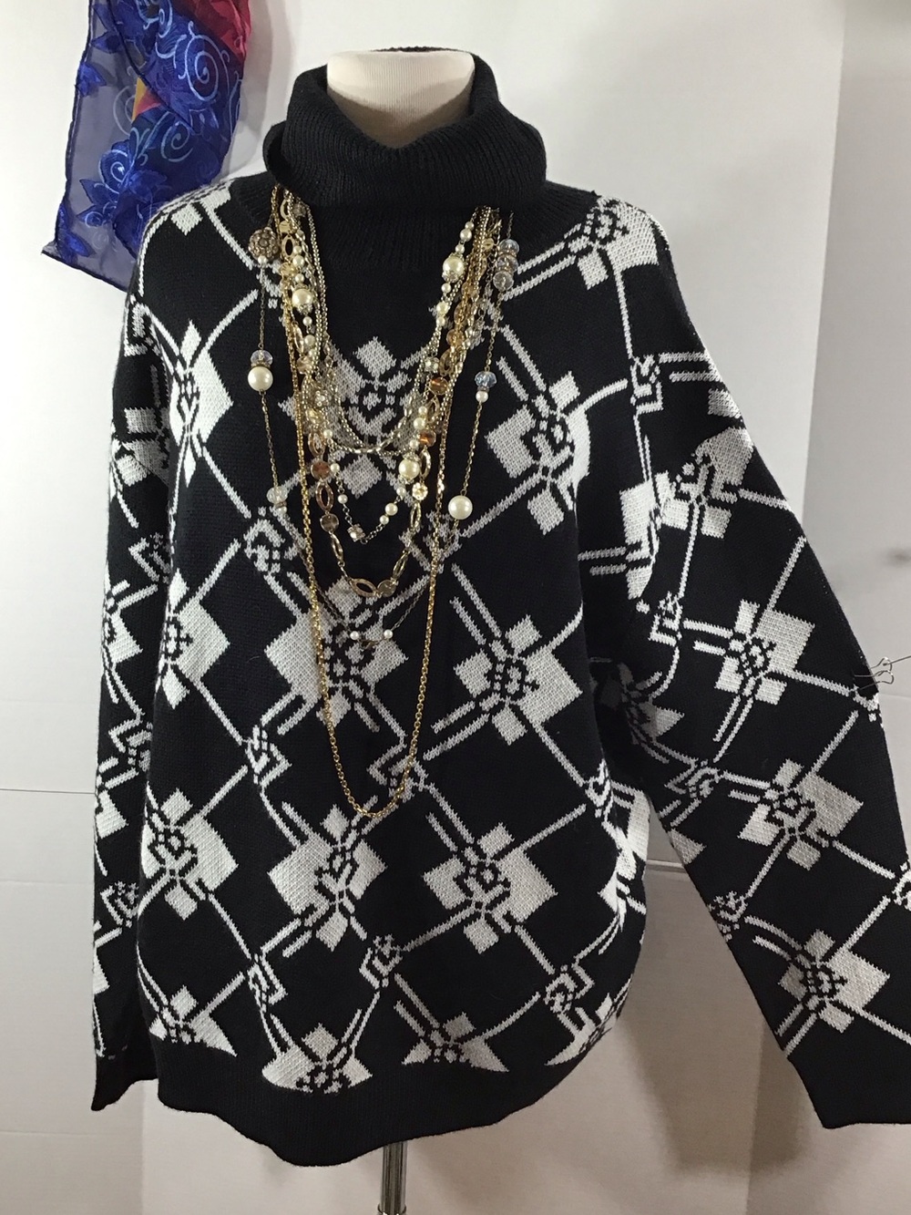 Daily Sports Sweden Black & White Geometric Turtleneck Sweater XL